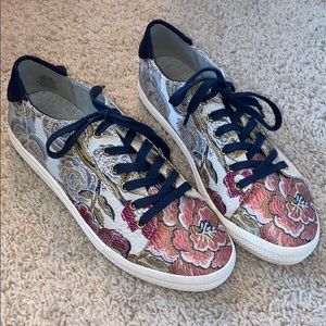 Floral Nine West sneakers
